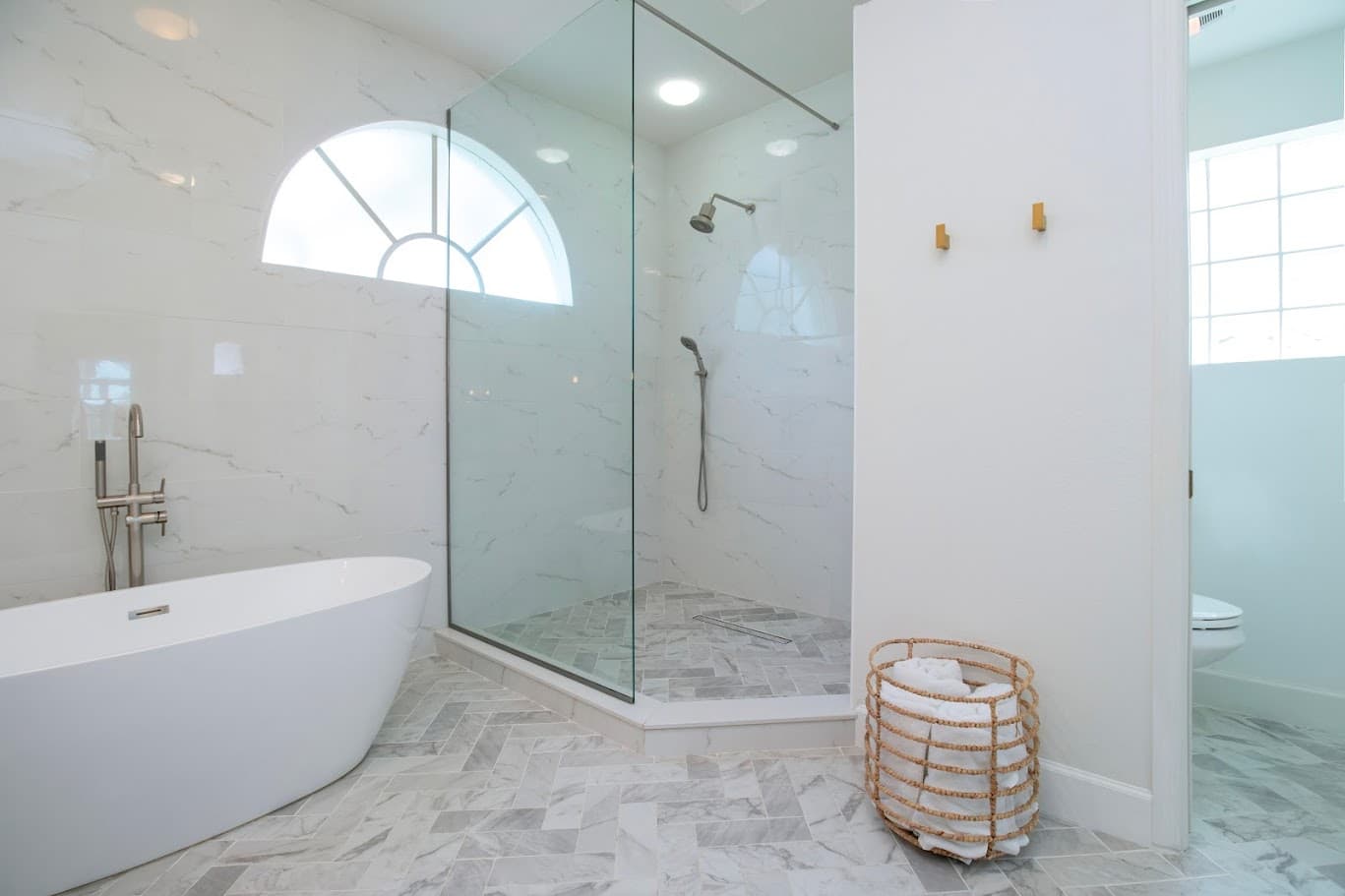 Walk-In Shower & Tub